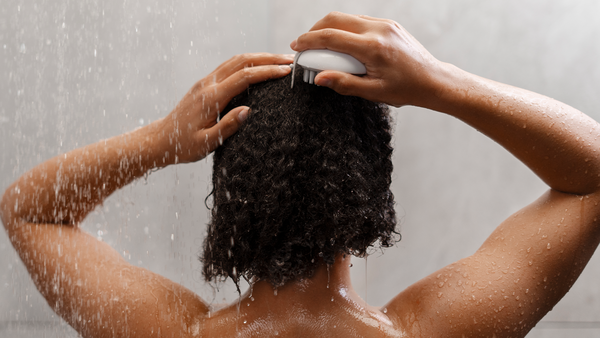 Eine lauwarme Dusche als Morgenroutine