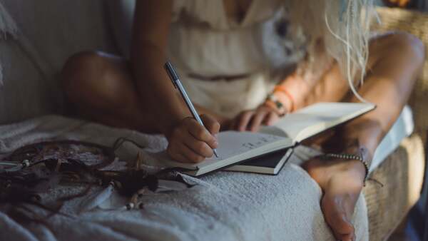 Morgenroutine Achtsamkeit und Tagebuch